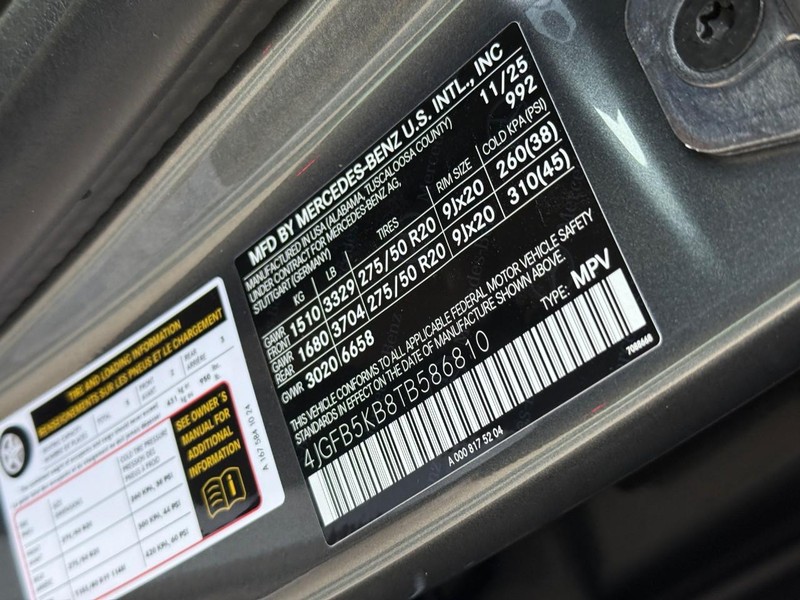 Mercedes-Benz GLE Vehicle Full-screen Gallery Image 17