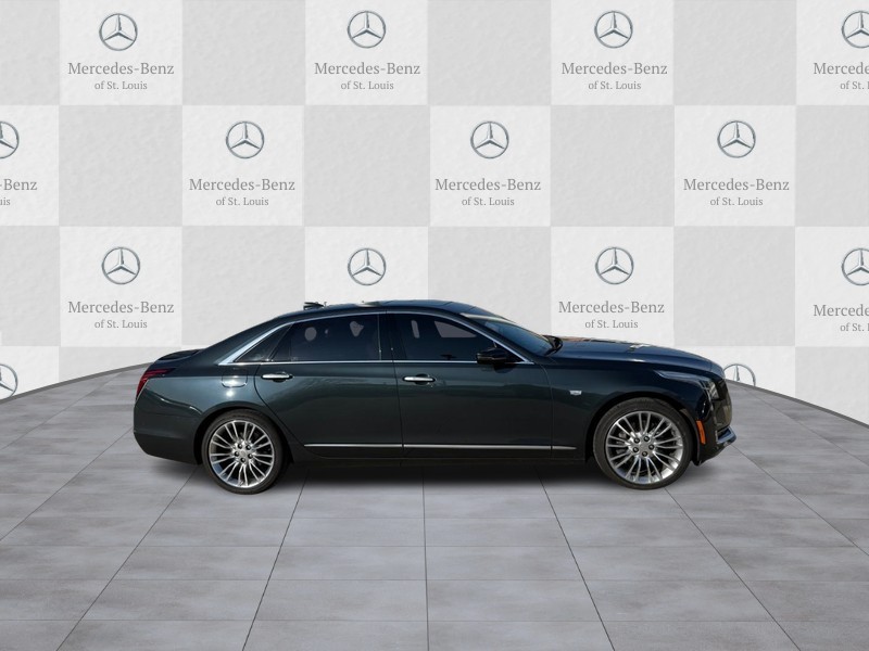 Cadillac CT6 Vehicle Full-screen Gallery Image 2