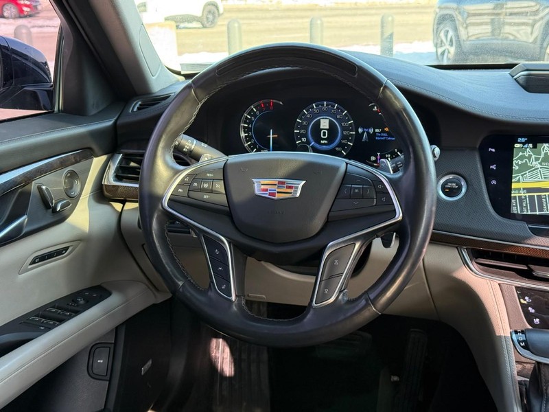 Cadillac CT6 Vehicle Full-screen Gallery Image 12