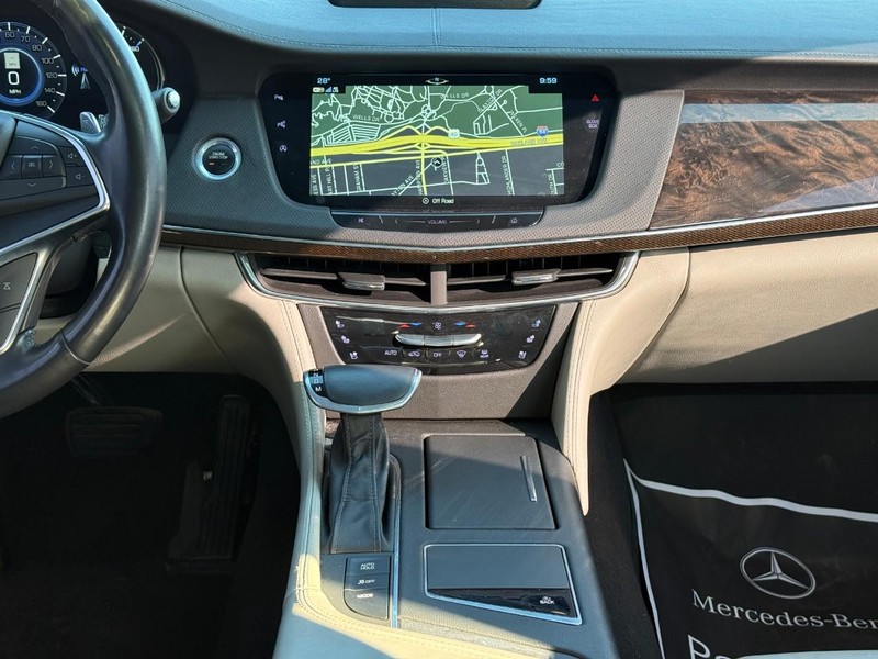 Cadillac CT6 Vehicle Full-screen Gallery Image 14