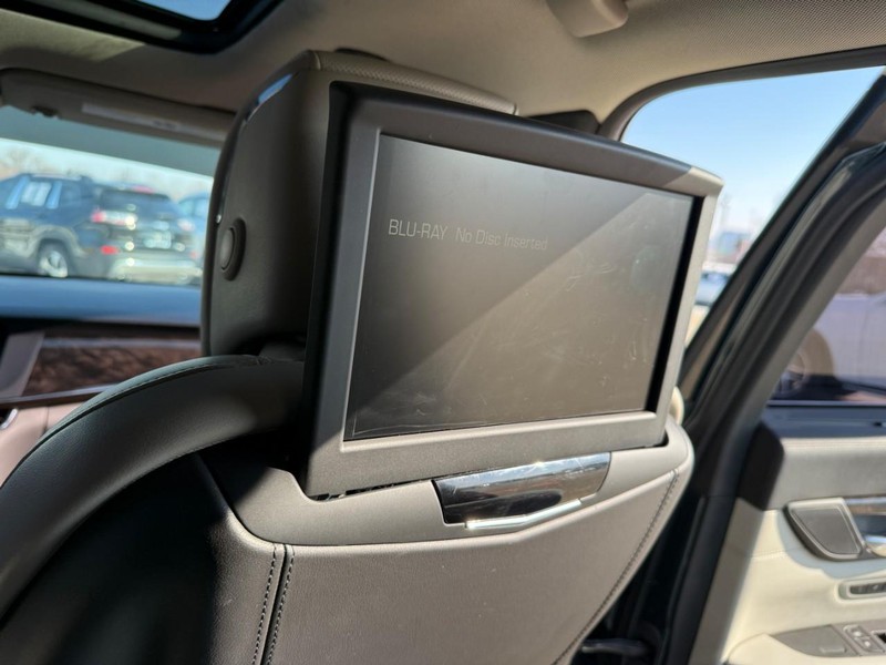 Cadillac CT6 Vehicle Full-screen Gallery Image 16