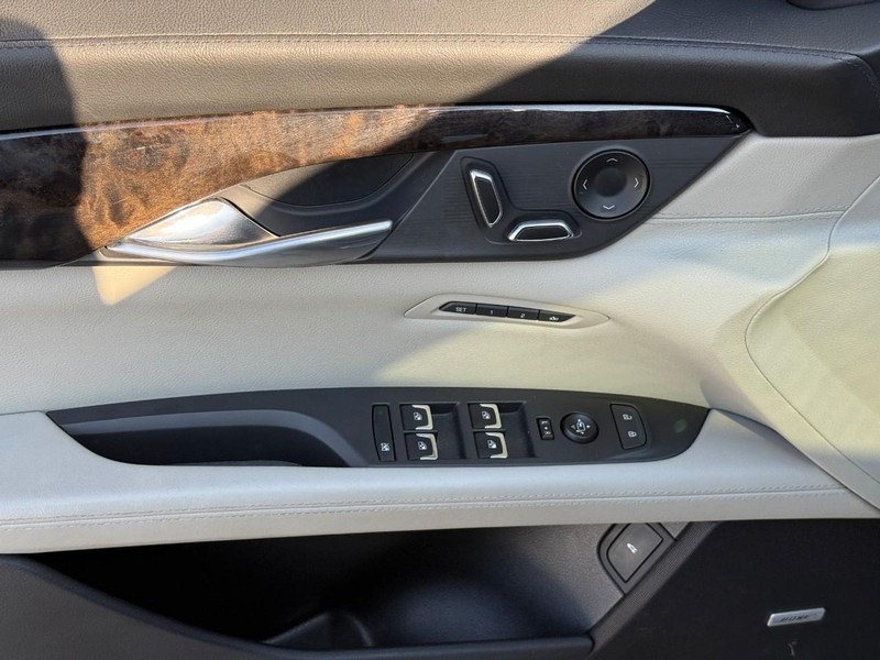 Cadillac CT6 Vehicle Full-screen Gallery Image 17