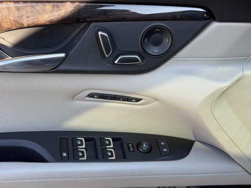 Cadillac CT6 Vehicle Full-screen Gallery Image 18