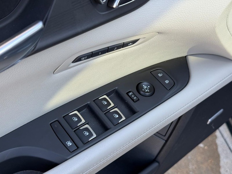 Cadillac CT6 Vehicle Full-screen Gallery Image 19