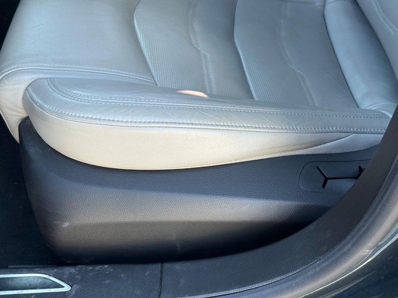 Cadillac CT6 Vehicle Full-screen Gallery Image 21