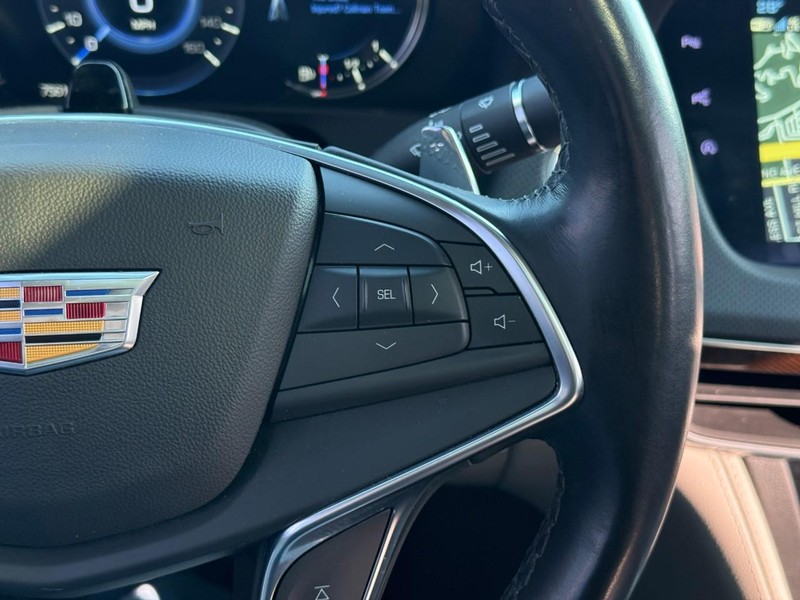 Cadillac CT6 Vehicle Full-screen Gallery Image 23