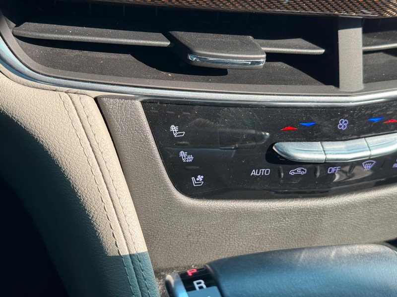 Cadillac CT6 Vehicle Full-screen Gallery Image 26