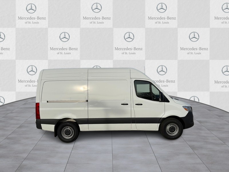 Mercedes-Benz Sprinter Van Vehicle Full-screen Gallery Image 2