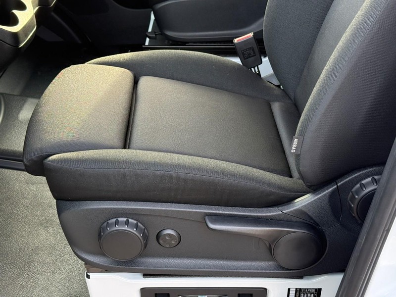 Mercedes-Benz Sprinter Van Vehicle Full-screen Gallery Image 8
