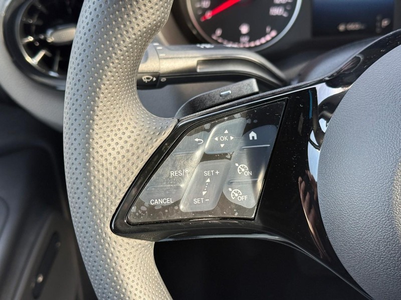 Mercedes-Benz Sprinter Van Vehicle Full-screen Gallery Image 9