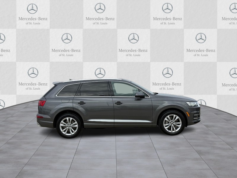 Audi Q7 Vehicle Full-screen Gallery Image 2