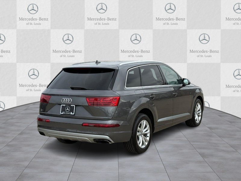 Audi Q7 Vehicle Full-screen Gallery Image 3