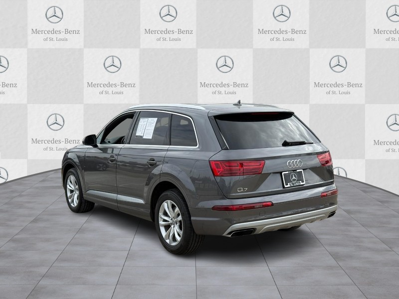 Audi Q7 Vehicle Full-screen Gallery Image 4