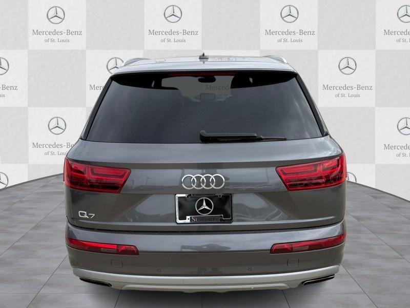 Audi Q7 Vehicle Full-screen Gallery Image 7