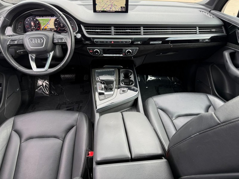 Audi Q7 Vehicle Full-screen Gallery Image 11