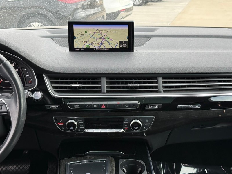 Audi Q7 Vehicle Full-screen Gallery Image 13