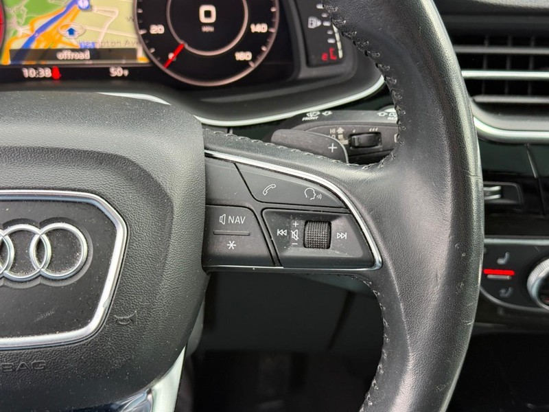 Audi Q7 Vehicle Full-screen Gallery Image 21