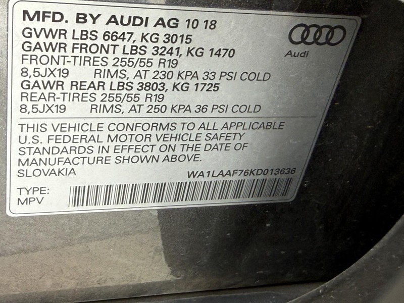 Audi Q7 Vehicle Full-screen Gallery Image 25