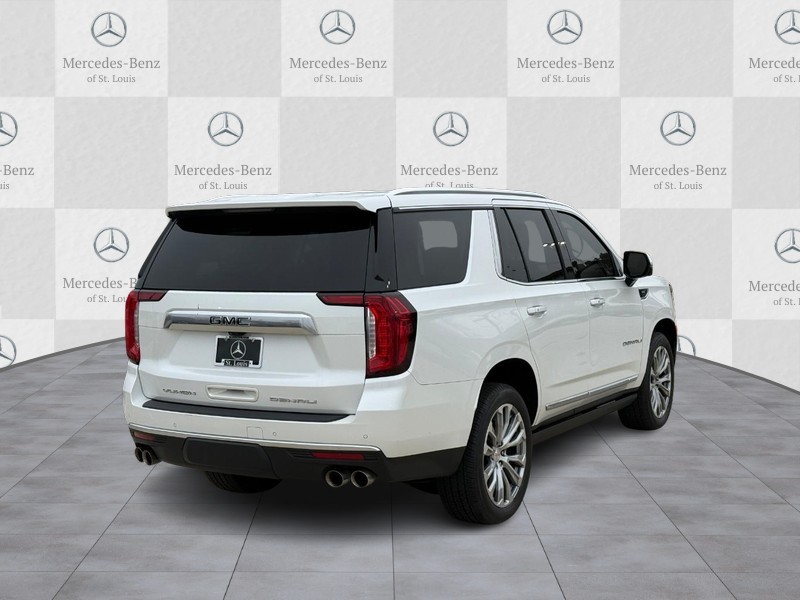 GMC Yukon Vehicle Full-screen Gallery Image 3