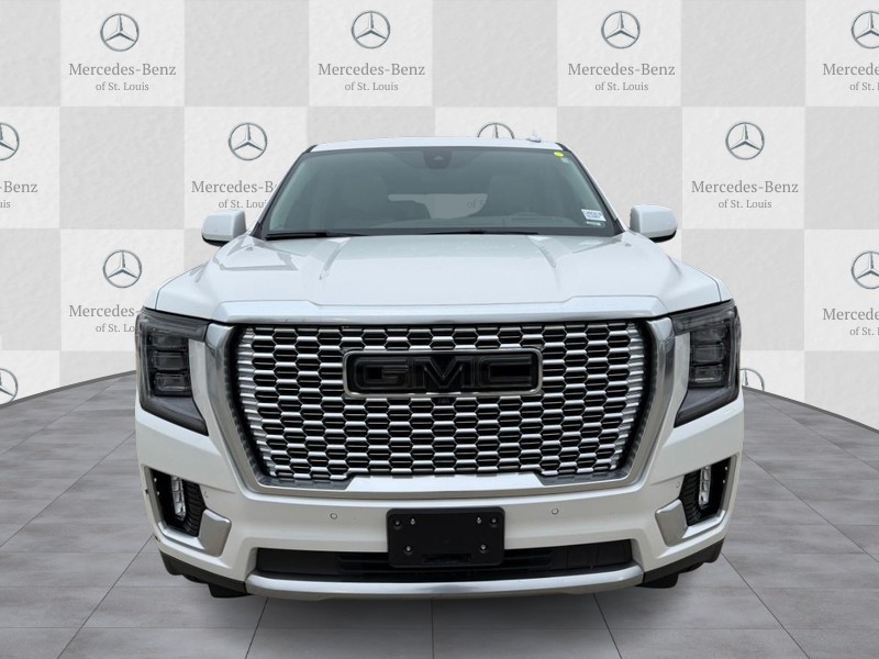 GMC Yukon Vehicle Full-screen Gallery Image 7