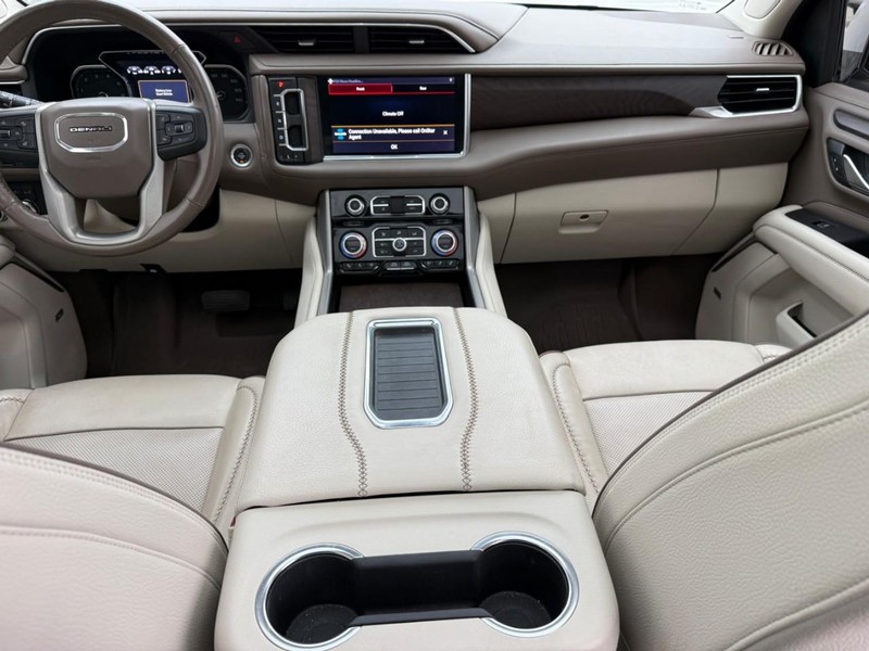 GMC Yukon Vehicle Full-screen Gallery Image 13