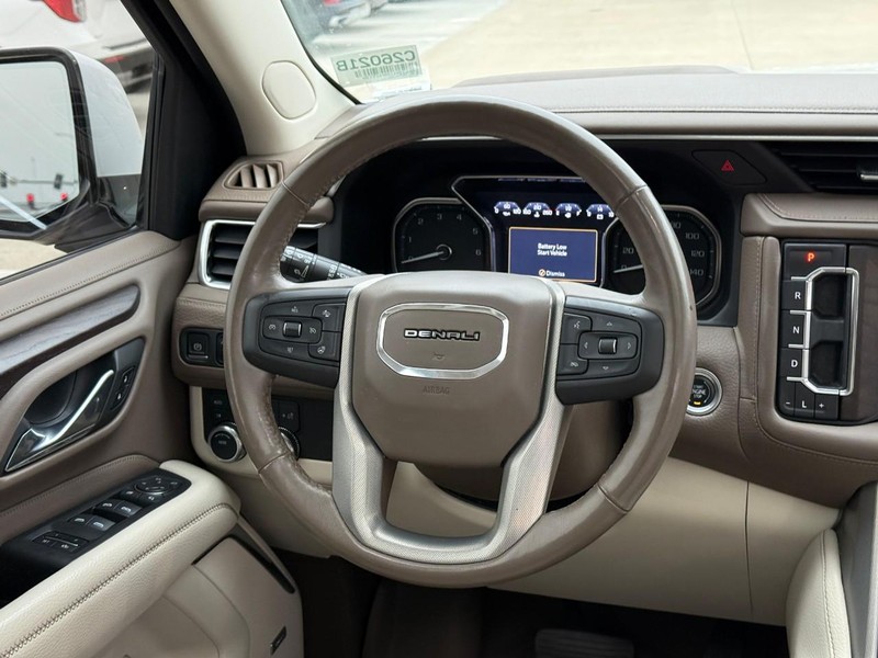 GMC Yukon Vehicle Full-screen Gallery Image 14