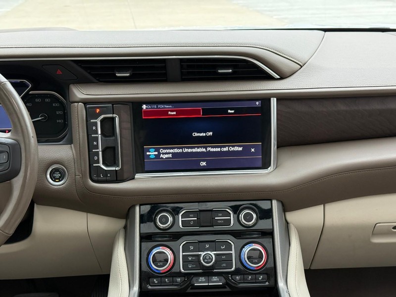 GMC Yukon Vehicle Full-screen Gallery Image 15