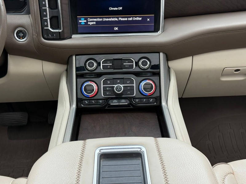 GMC Yukon Vehicle Full-screen Gallery Image 16