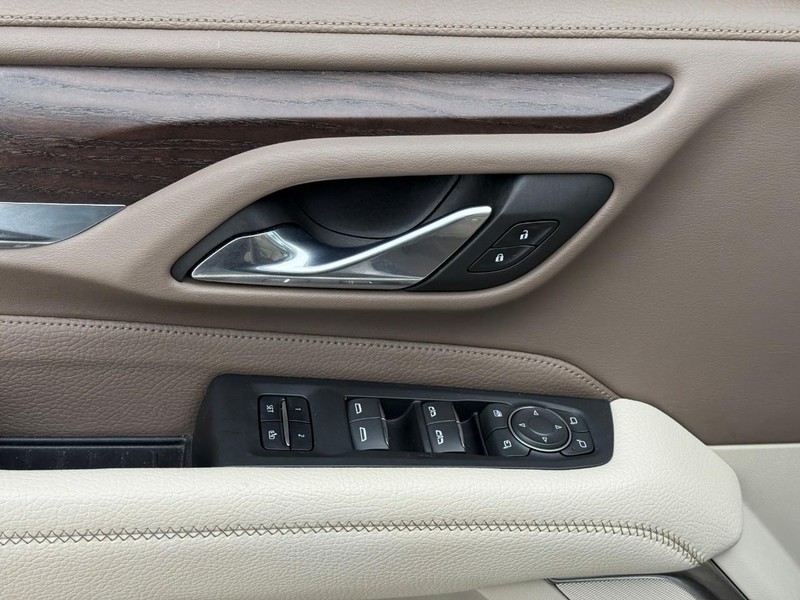 GMC Yukon Vehicle Full-screen Gallery Image 17