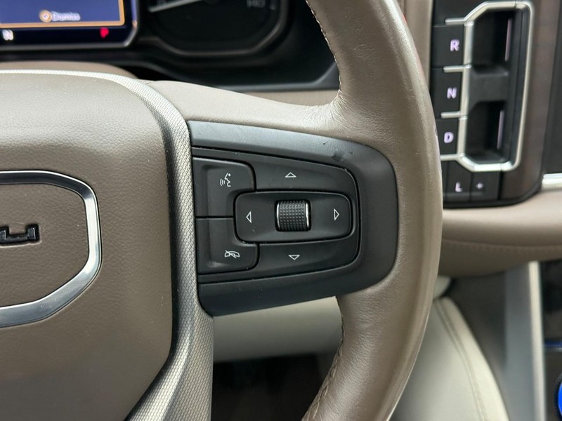 GMC Yukon Vehicle Full-screen Gallery Image 22