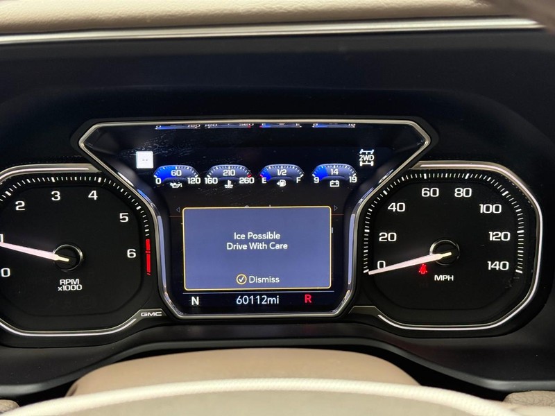 GMC Yukon Vehicle Full-screen Gallery Image 25