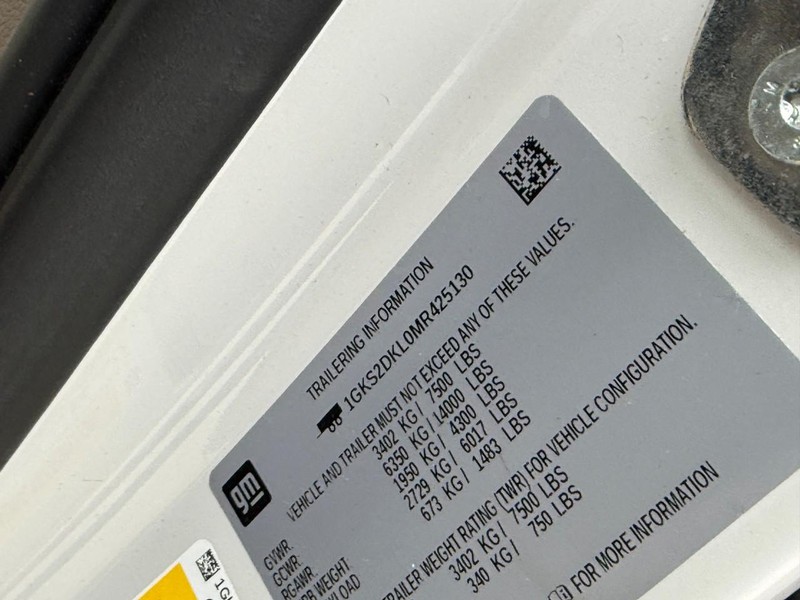 GMC Yukon Vehicle Full-screen Gallery Image 26