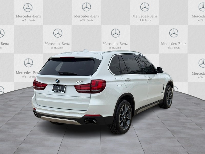 BMW X5 Vehicle Full-screen Gallery Image 3