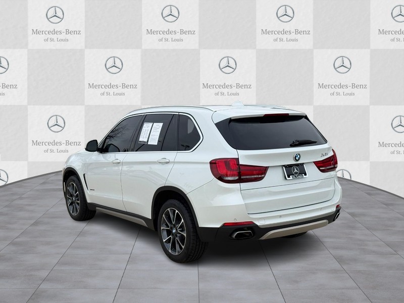 BMW X5 Vehicle Full-screen Gallery Image 4