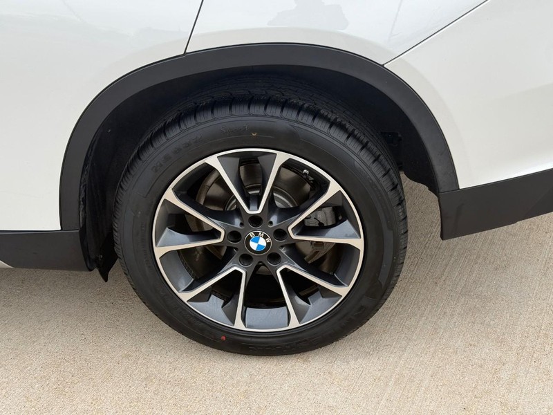 BMW X5 Vehicle Full-screen Gallery Image 7