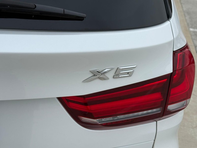 BMW X5 Vehicle Full-screen Gallery Image 8