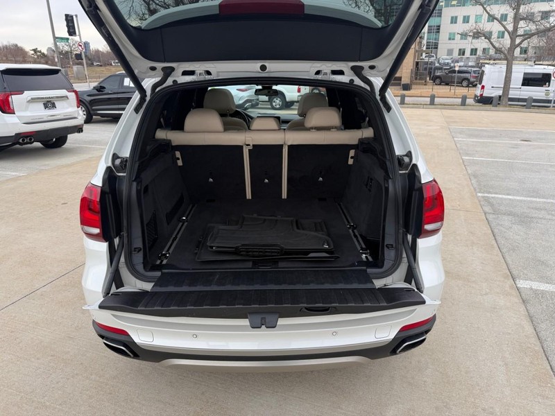 BMW X5 Vehicle Full-screen Gallery Image 9