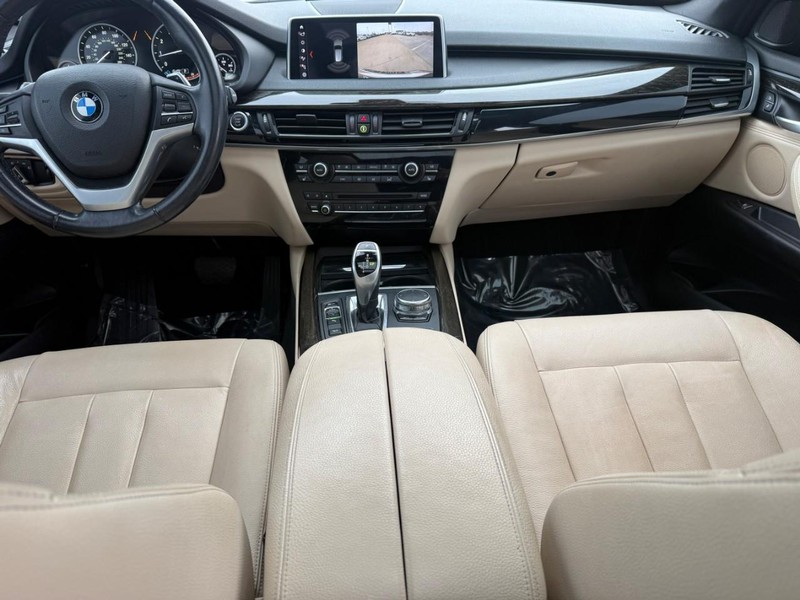 BMW X5 Vehicle Full-screen Gallery Image 11