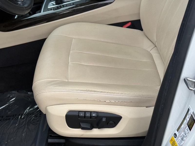 BMW X5 Vehicle Full-screen Gallery Image 17