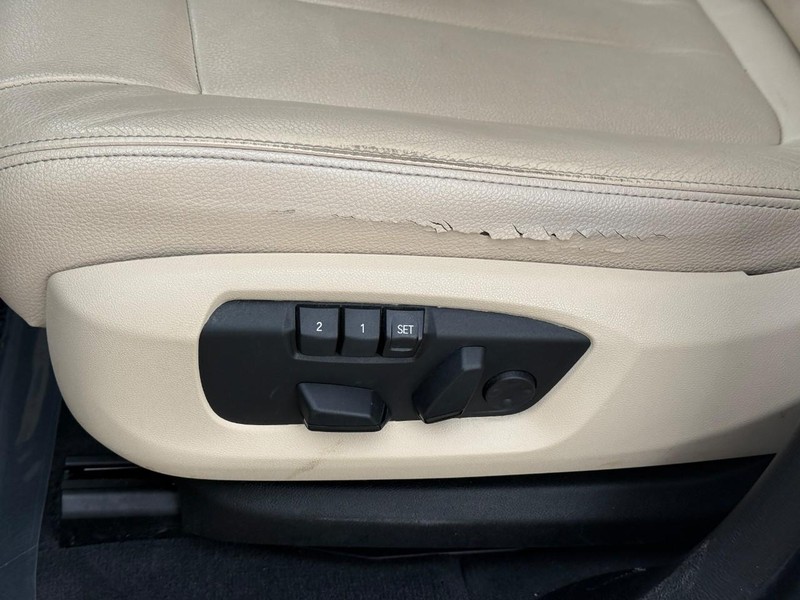 BMW X5 Vehicle Full-screen Gallery Image 18