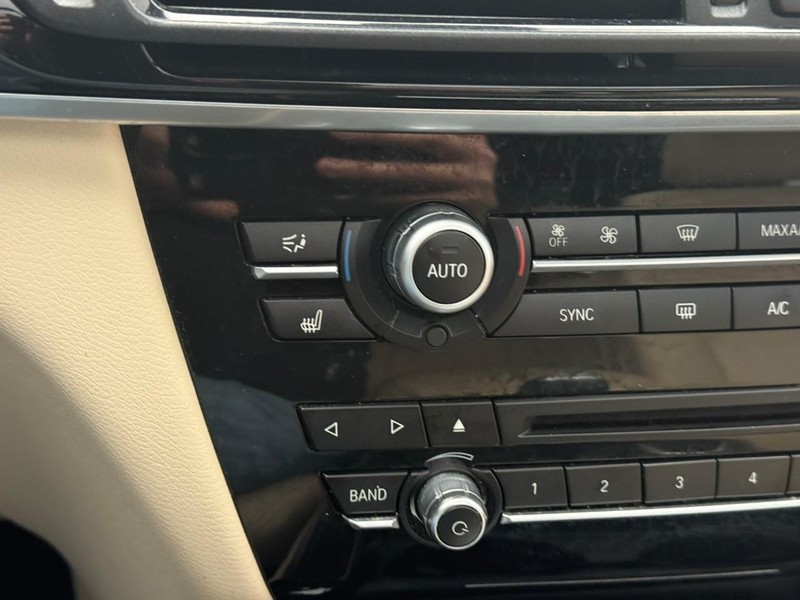 BMW X5 Vehicle Full-screen Gallery Image 20