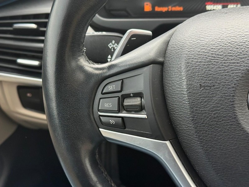 BMW X5 Vehicle Full-screen Gallery Image 22