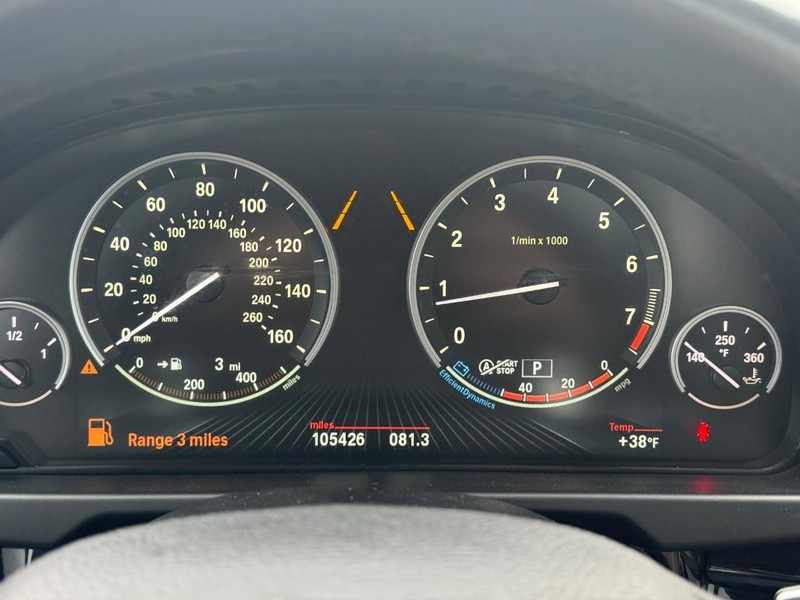 BMW X5 Vehicle Full-screen Gallery Image 23