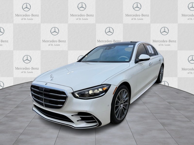 Mercedes-Benz S-Class Vehicle Full-screen Gallery Image 5