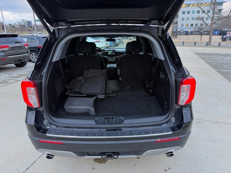 Ford Explorer Vehicle Full-screen Gallery Image 8