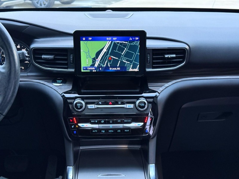 Ford Explorer Vehicle Full-screen Gallery Image 14