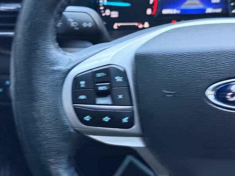 Ford Explorer Vehicle Full-screen Gallery Image 20