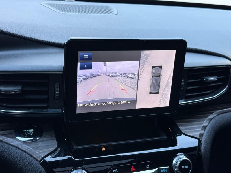 Ford Explorer Vehicle Full-screen Gallery Image 25