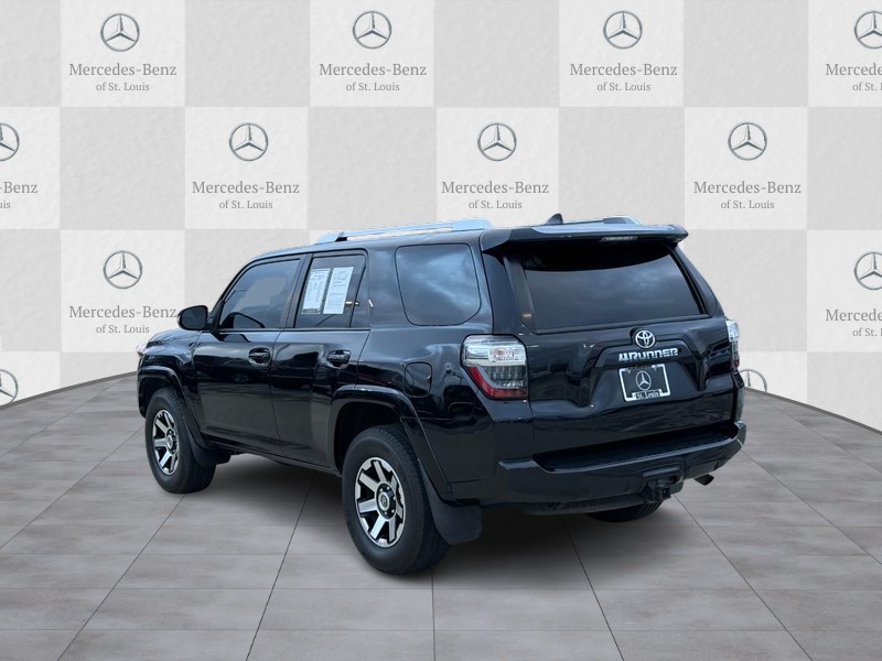 Toyota 4Runner Vehicle Full-screen Gallery Image 4