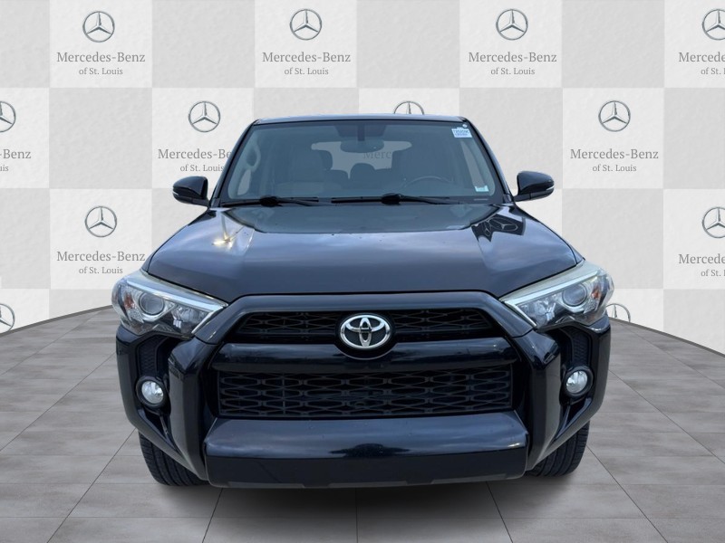 Toyota 4Runner Vehicle Full-screen Gallery Image 5